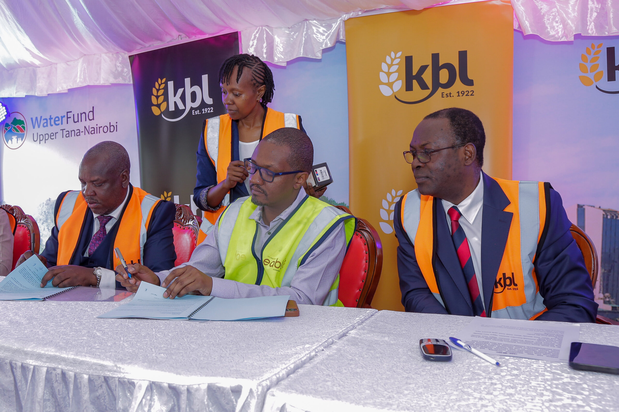 Eng. Michael Thuita, Upper Tana Nairobi Water Fund Trust (UTNWFT) Chairman and Eric Kiniti, EABL Group Corporate Relations Director signing the partnership agreement as Eva Kagondu, Legal Counsel, Kenya Breweries Ltd