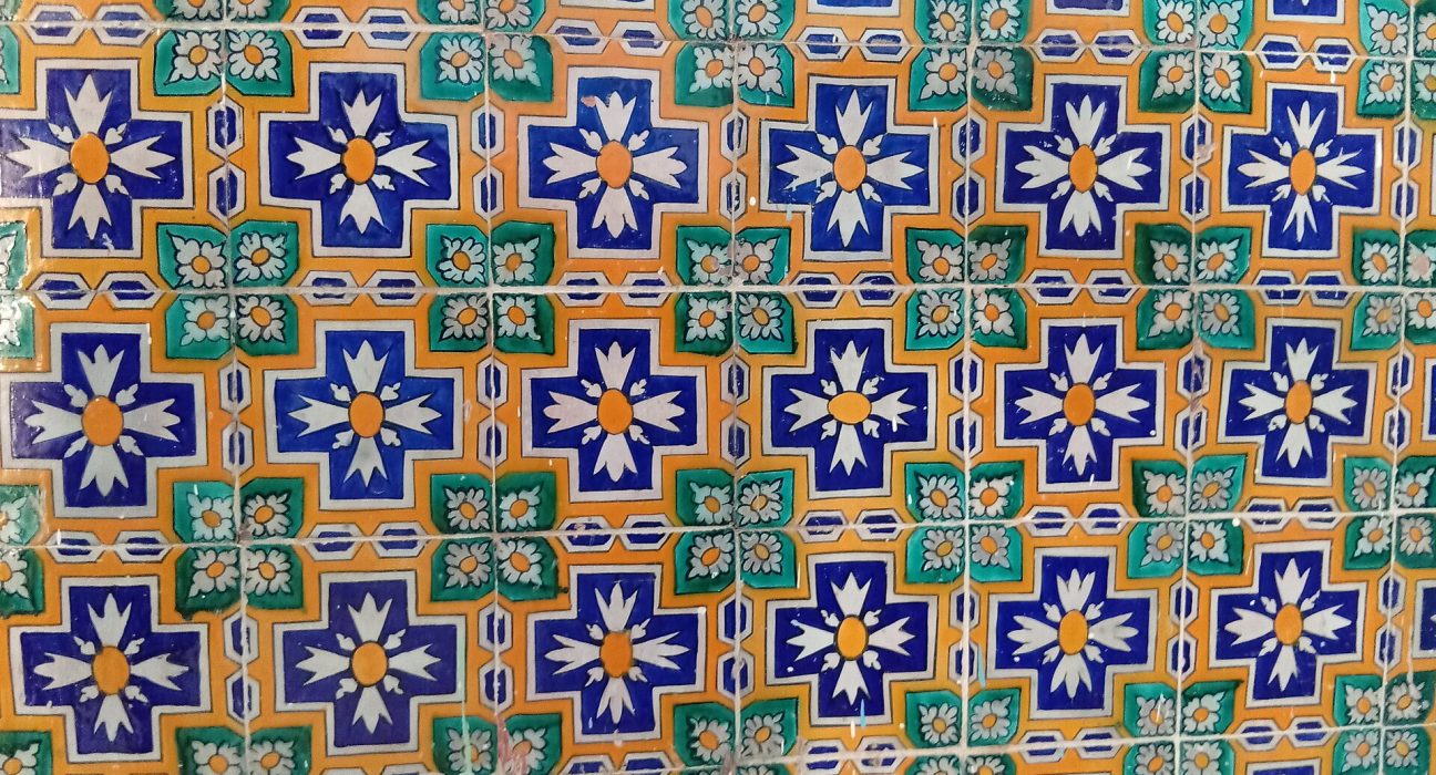 Patterned ceramic wall tiles