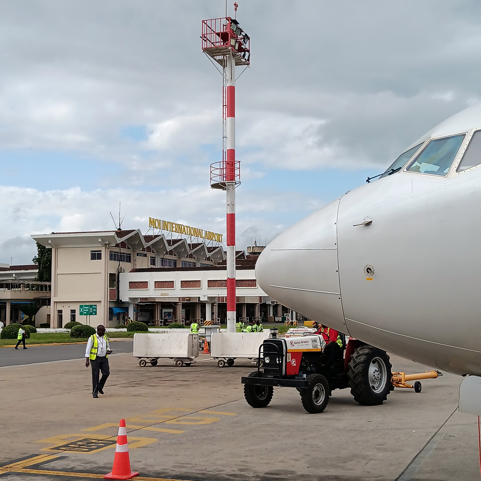 Kenya Airways Boeing 737 at Mombasa